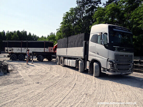 Transport szamba betonowego do  z wykorzystaniem HDS